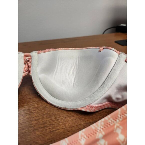 Victoria Secret pink with white geometric pattern bikini. Top 34B, cheeky bottom - Picture 7 of 8